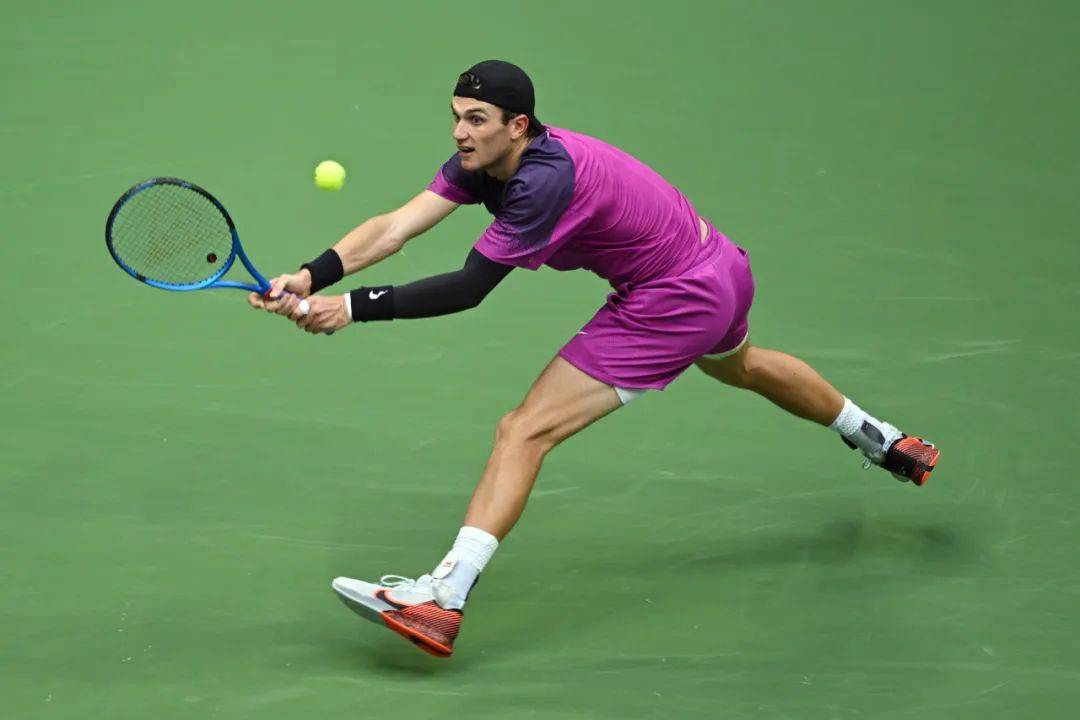 他在场上的 他在场上的